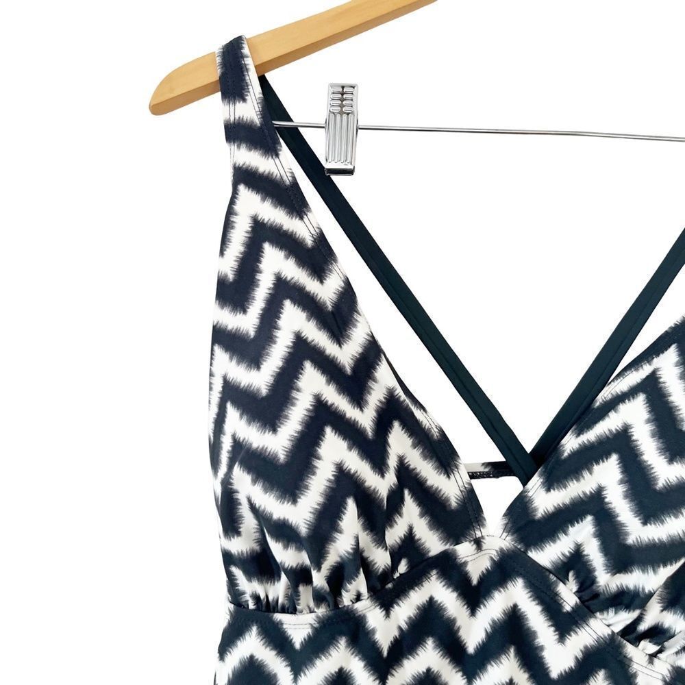Liz Lange Maternity Chevron One Piece Swimsuit XL Gray White Babymoon Swim - Picture 12 of 12